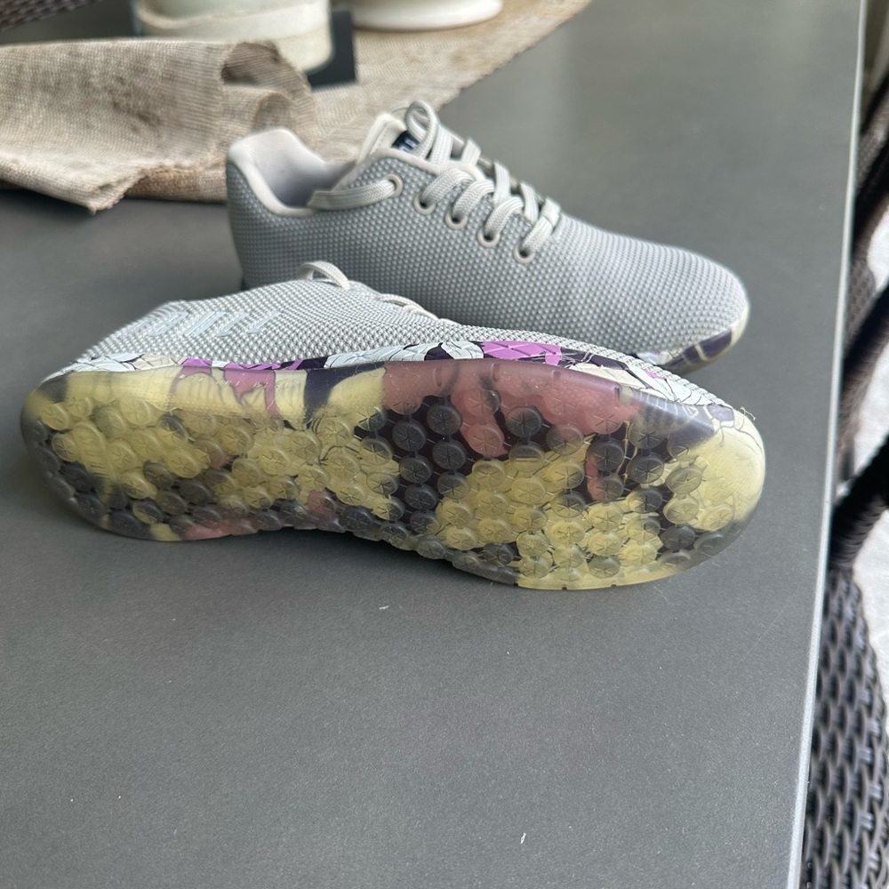 NOBULL Light Gray Knit Athletic Sneakers with Floral-Patterned Midsole. - Picture 5 of 6